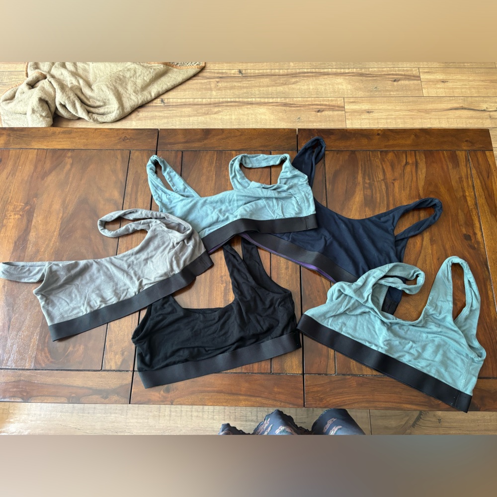 5 U shaped Meundies bras